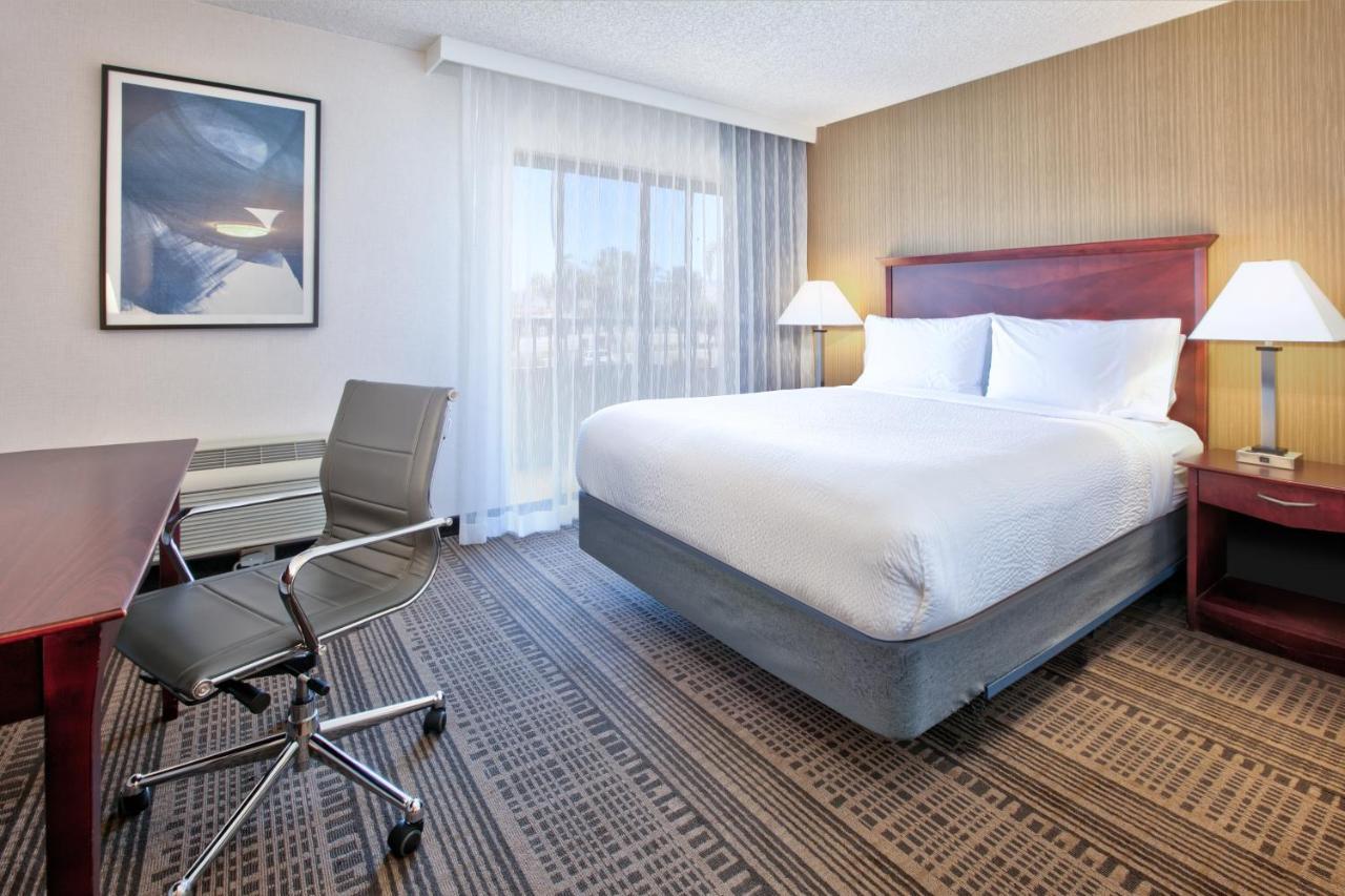 Holiday Inn & Suites Santa Maria By Ihg Exterior photo