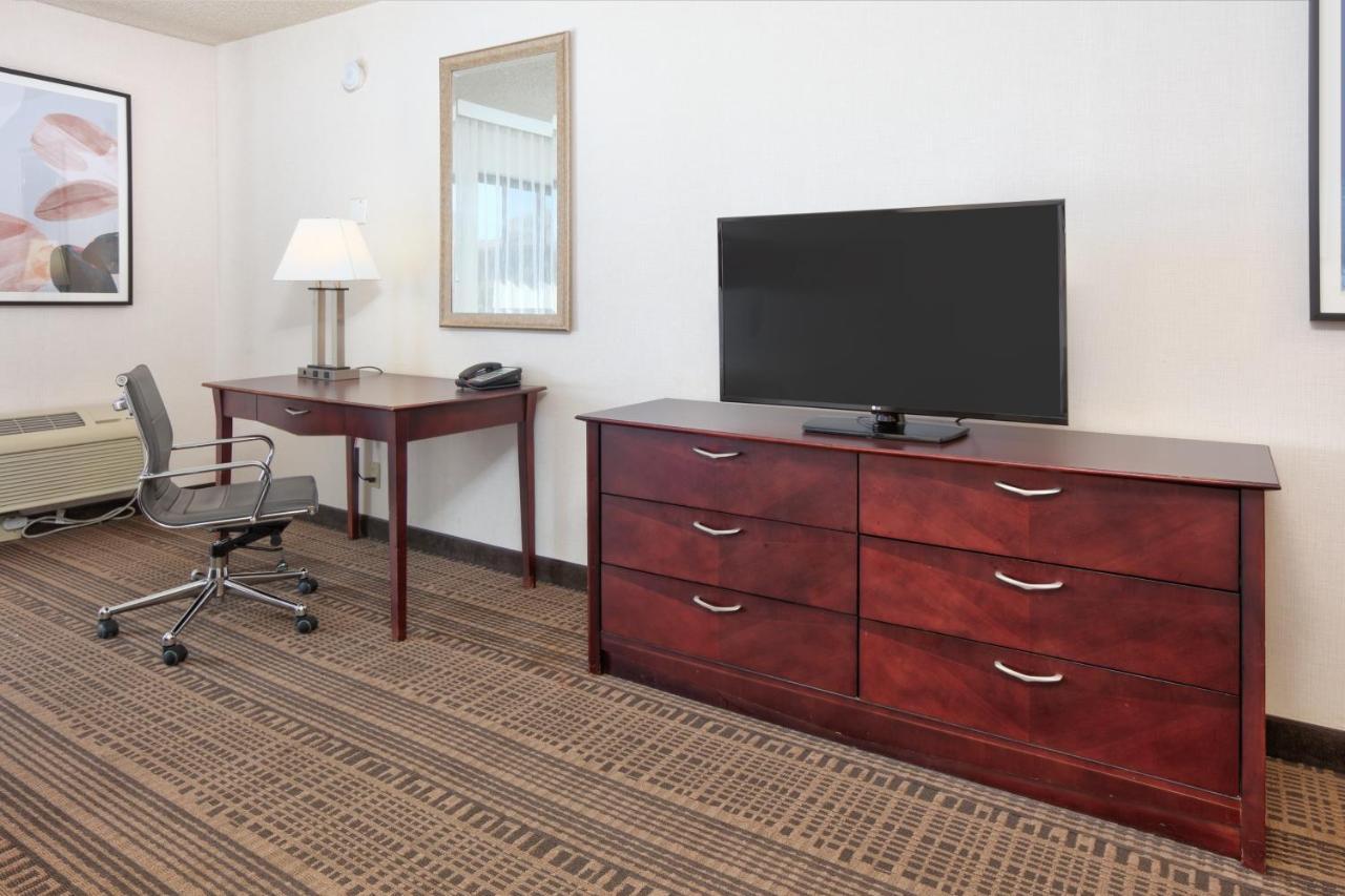 Holiday Inn & Suites Santa Maria By Ihg Exterior photo