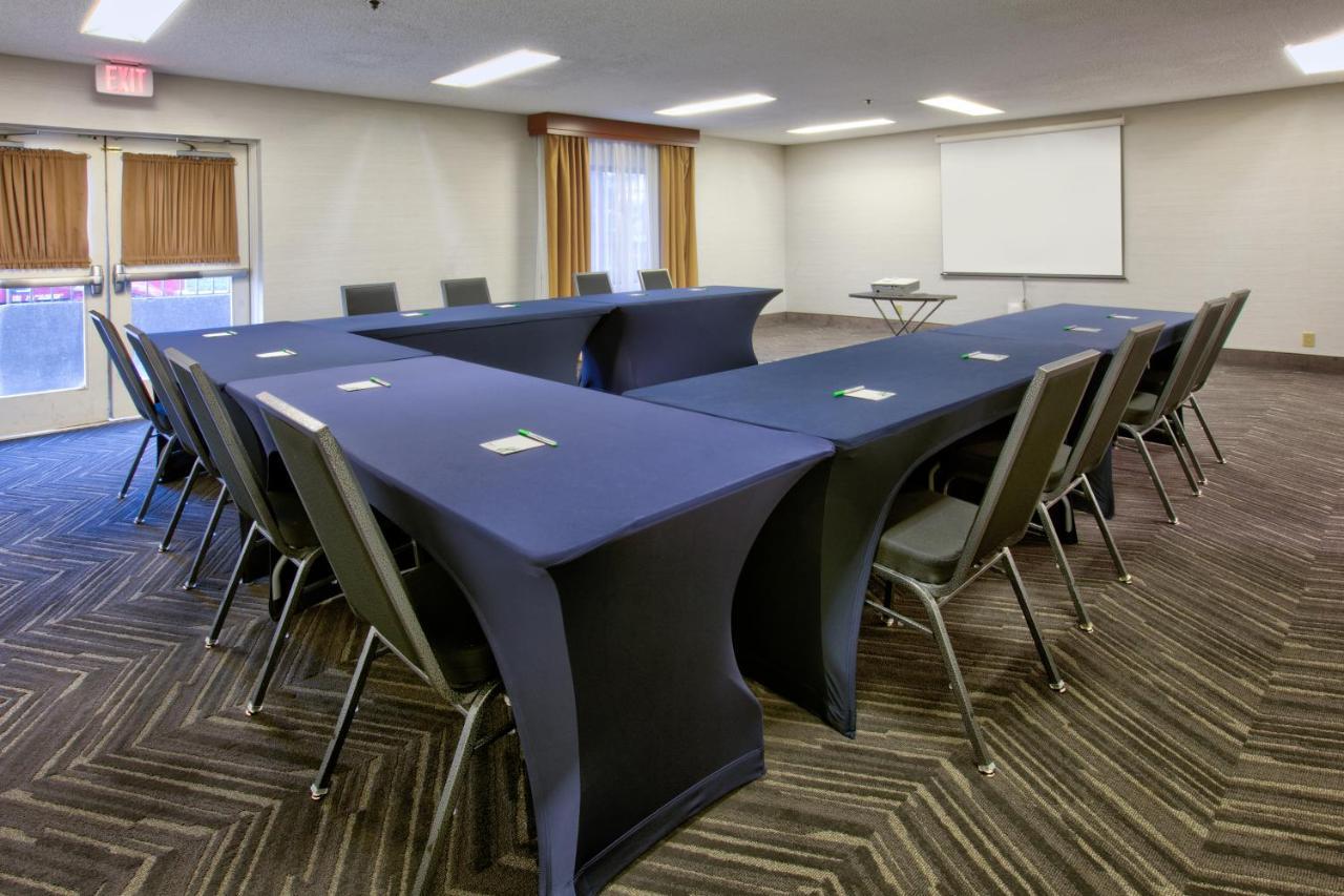 Holiday Inn & Suites Santa Maria By Ihg Exterior photo