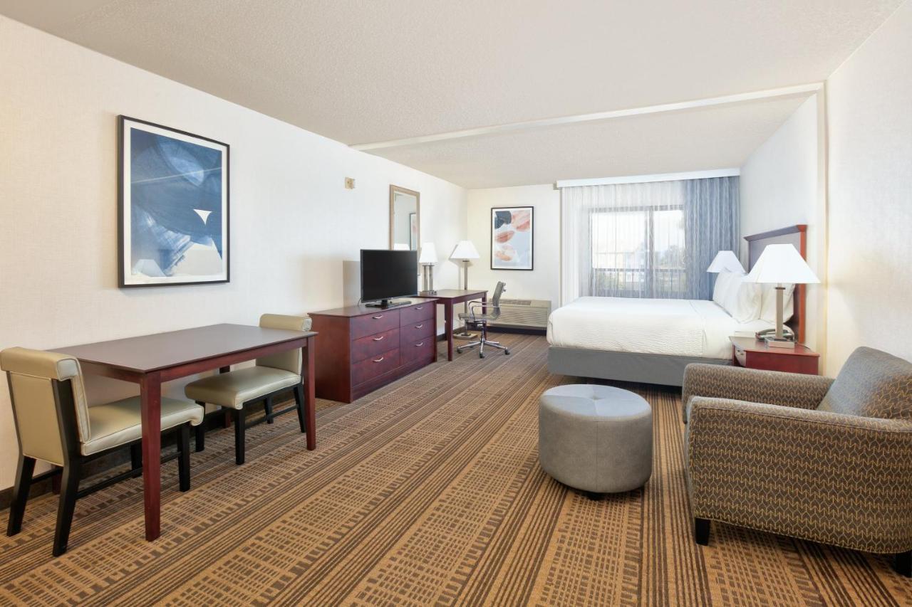 Holiday Inn & Suites Santa Maria By Ihg Exterior photo