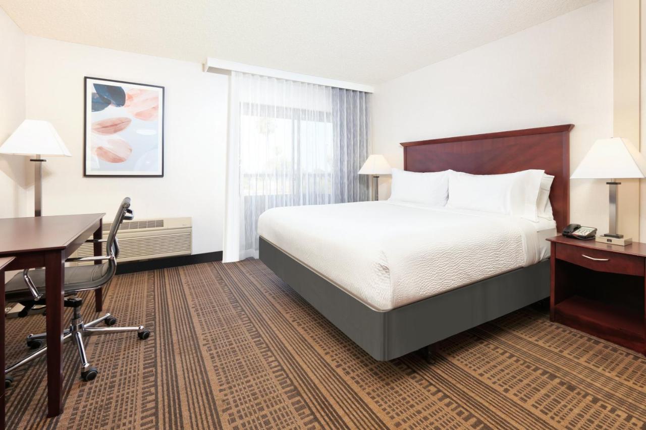 Holiday Inn & Suites Santa Maria By Ihg Exterior photo