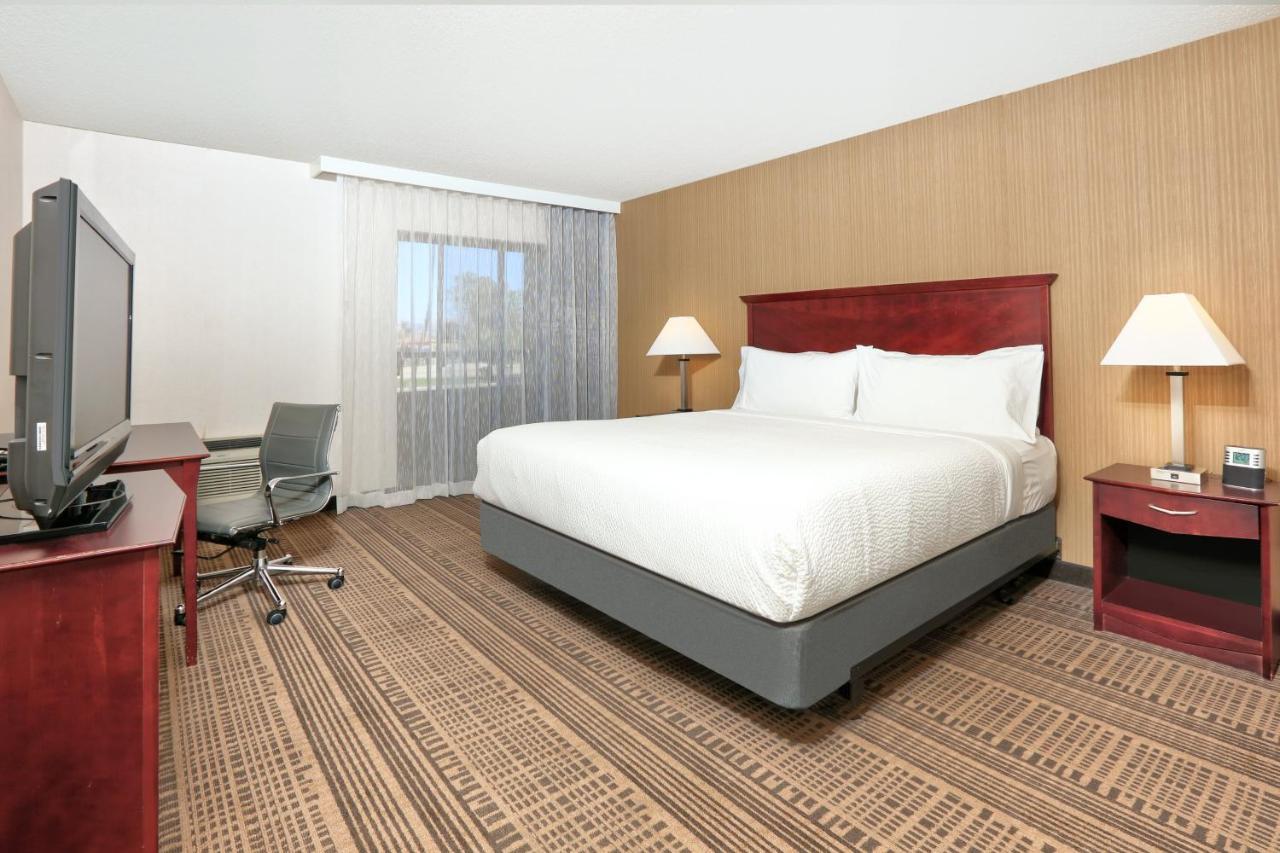 Holiday Inn & Suites Santa Maria By Ihg Exterior photo