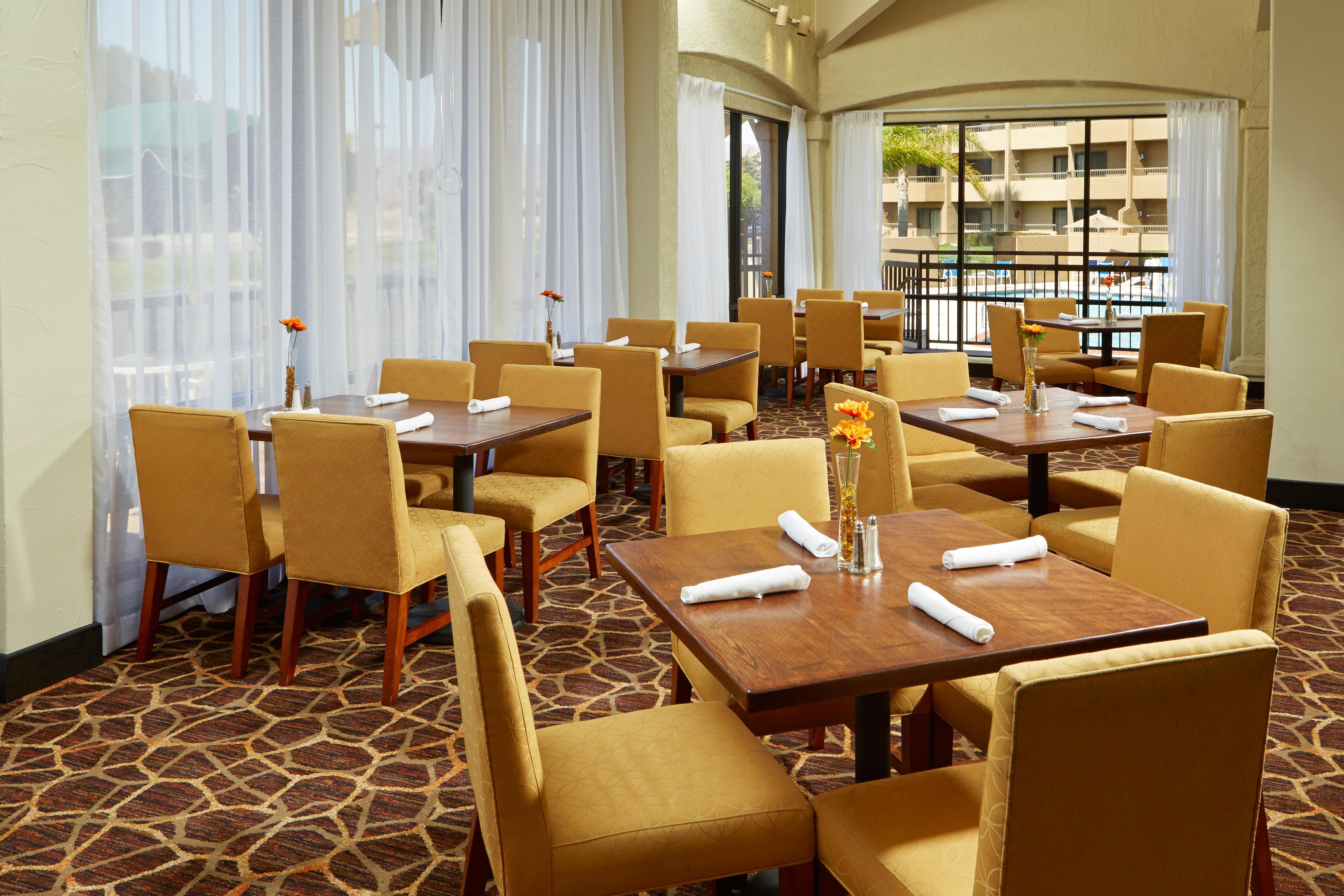 Holiday Inn & Suites Santa Maria By Ihg Exterior photo